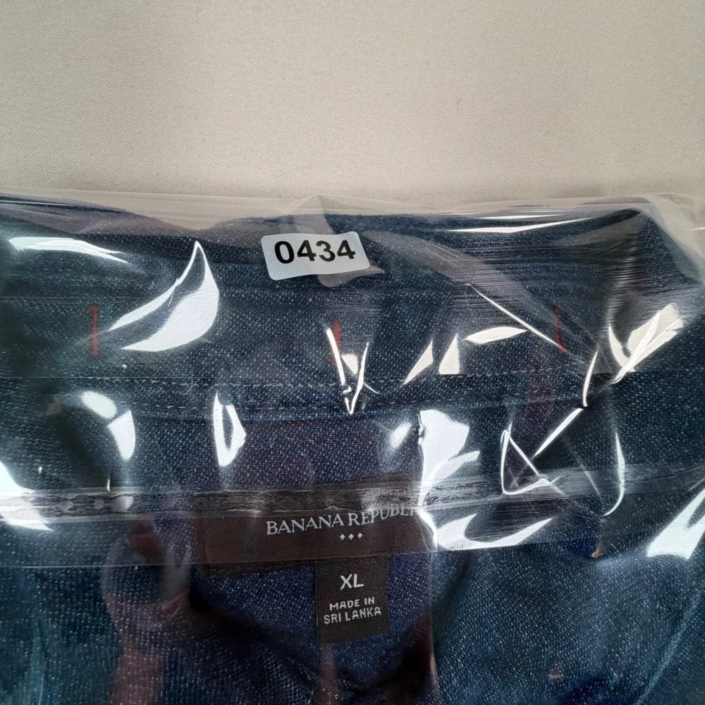 Banana Republic Mens XL Blue Denim Short Sleeve Button Down Utility Shirt 0434